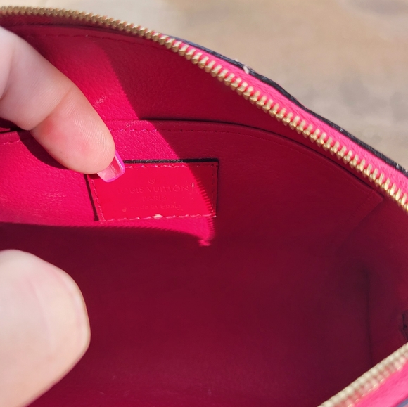 π― Authentic Louis Vuitton cosmetic case - Picture 4 of 5